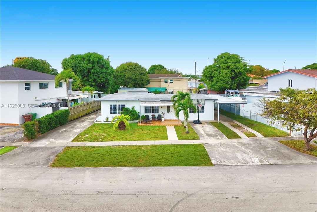 For Sale: $620,000 (2 beds, 1 baths, 1716 Square Feet)