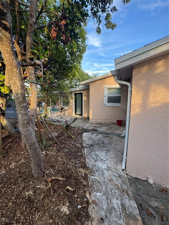 For Sale: $755,000 (4 beds, 3 baths, 1968 Square Feet)