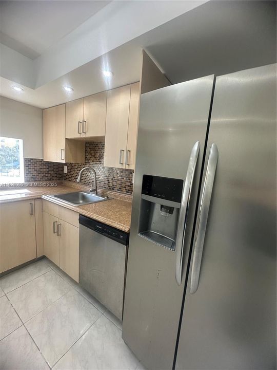 В аренду: $1,775 (1 спален, 1 ванн, 710 Квадратных фут)