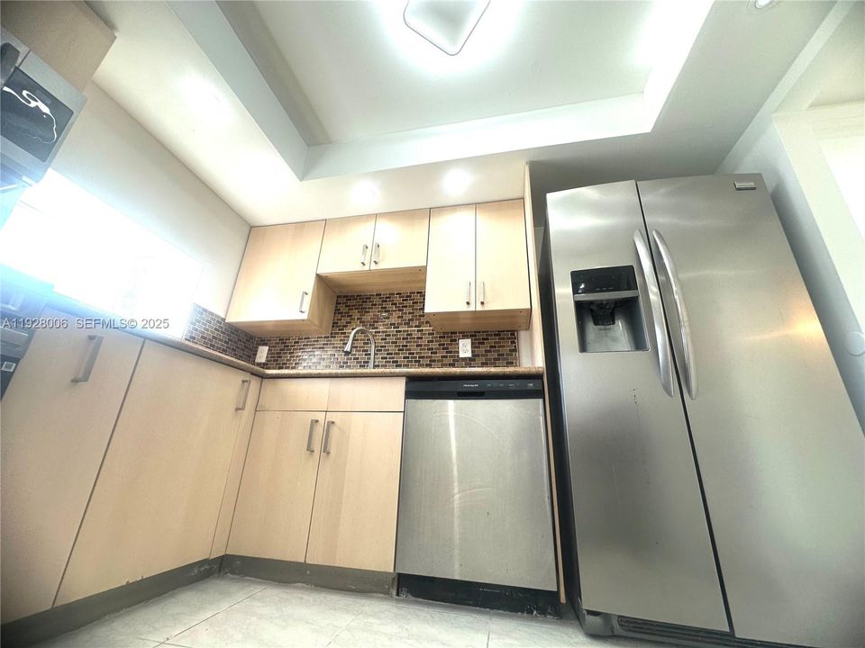 В аренду: $1,775 (1 спален, 1 ванн, 710 Квадратных фут)