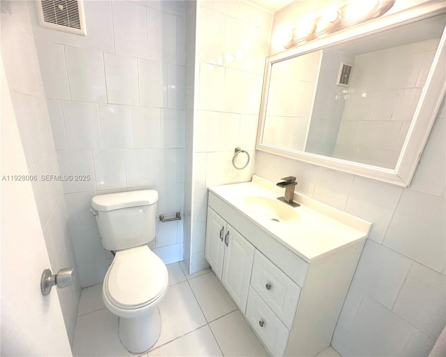 В аренду: $1,775 (1 спален, 1 ванн, 710 Квадратных фут)