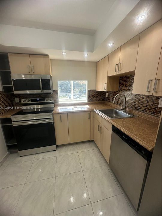 В аренду: $1,775 (1 спален, 1 ванн, 710 Квадратных фут)