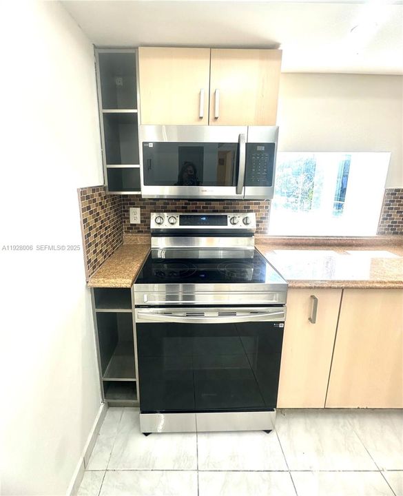 В аренду: $1,775 (1 спален, 1 ванн, 710 Квадратных фут)