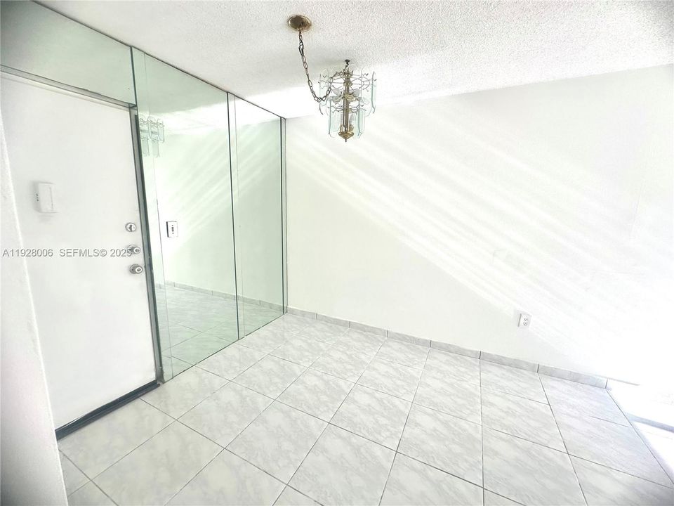 В аренду: $1,775 (1 спален, 1 ванн, 710 Квадратных фут)