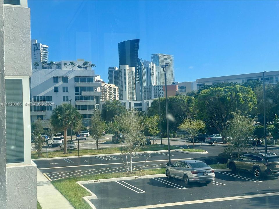 В аренду: $1,775 (1 спален, 1 ванн, 710 Квадратных фут)