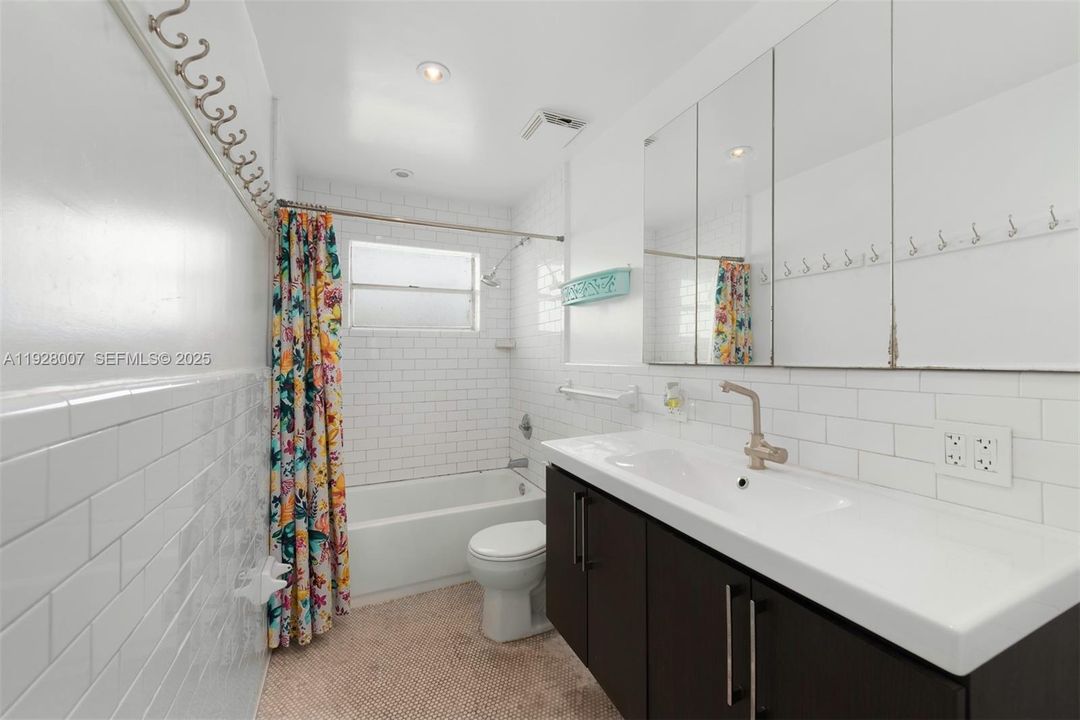 В аренду: $2,400 (1 спален, 1 ванн, 657 Квадратных фут)