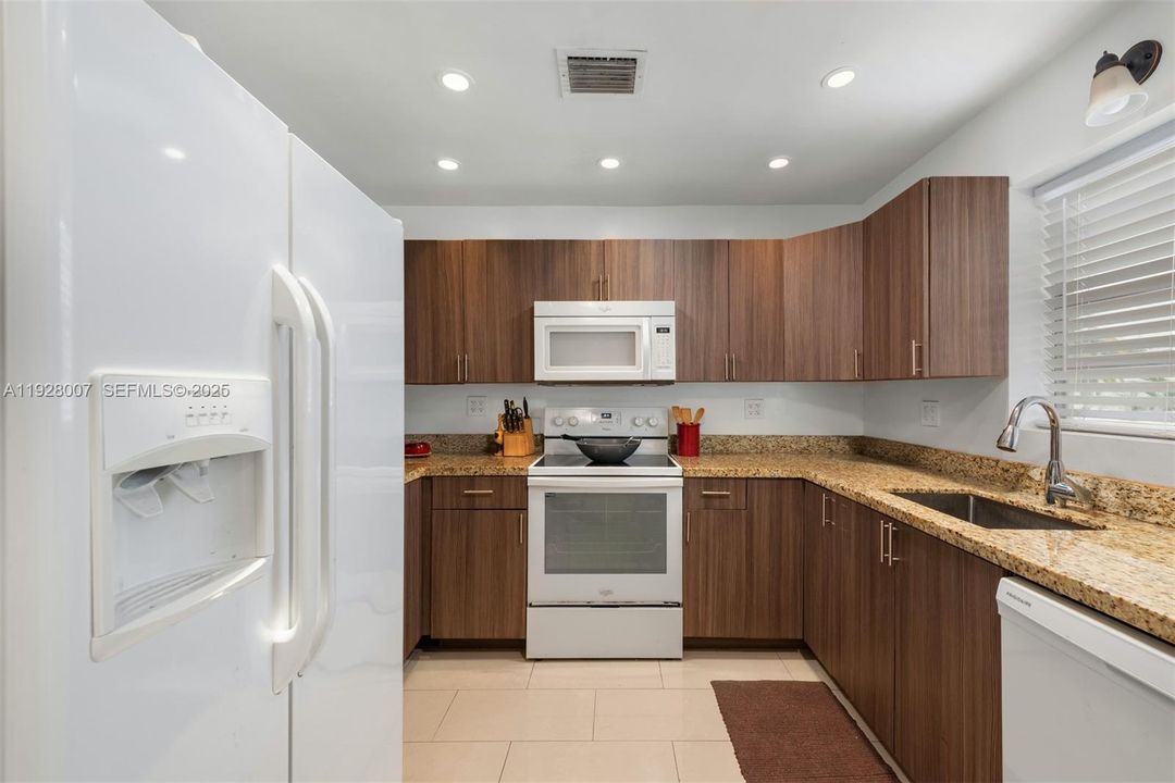 В аренду: $2,400 (1 спален, 1 ванн, 657 Квадратных фут)