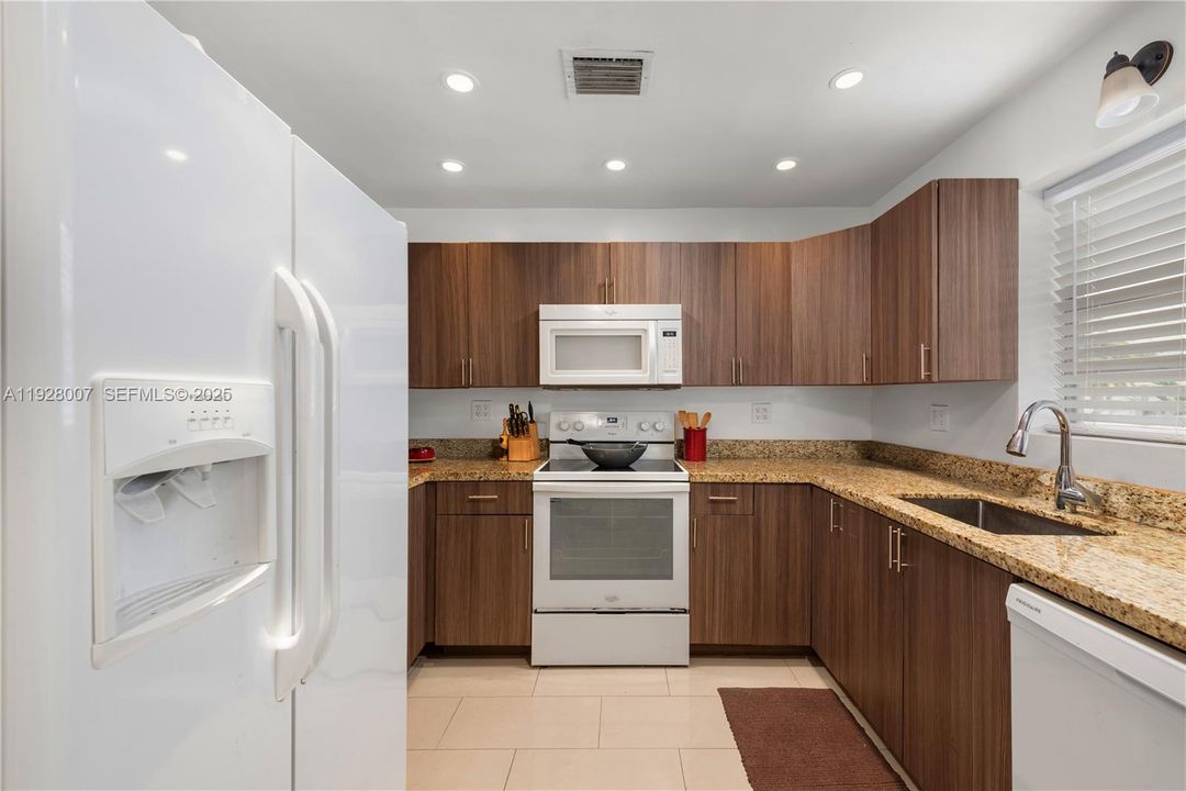 В аренду: $2,400 (1 спален, 1 ванн, 657 Квадратных фут)