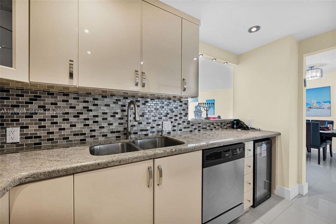 For Rent: $3,900 (2 beds, 2 baths, 1521 Square Feet)