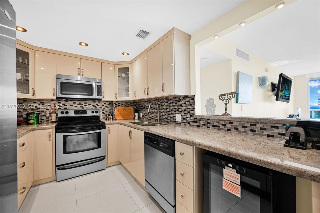 For Rent: $3,900 (2 beds, 2 baths, 1521 Square Feet)