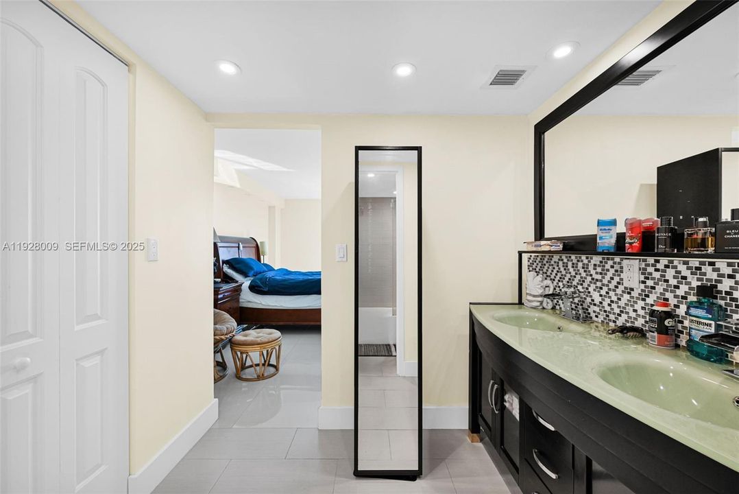 For Rent: $3,900 (2 beds, 2 baths, 1521 Square Feet)