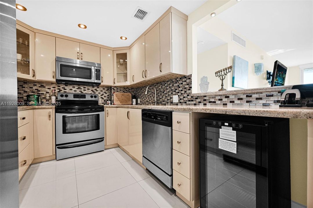 For Rent: $3,900 (2 beds, 2 baths, 1521 Square Feet)