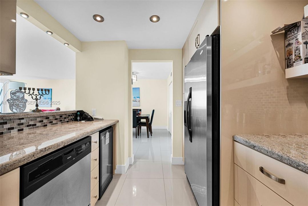 For Rent: $3,900 (2 beds, 2 baths, 1521 Square Feet)