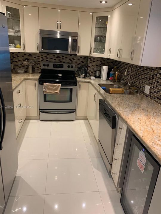 For Rent: $3,900 (2 beds, 2 baths, 1521 Square Feet)