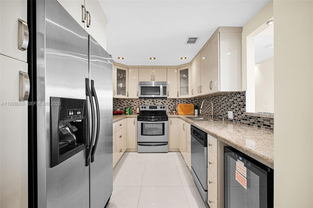 For Rent: $3,900 (2 beds, 2 baths, 1521 Square Feet)