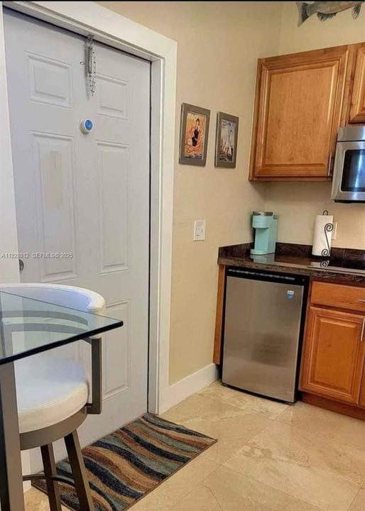 В аренду: $1,400 (1 спален, 1 ванн, 11179 Квадратных фут)