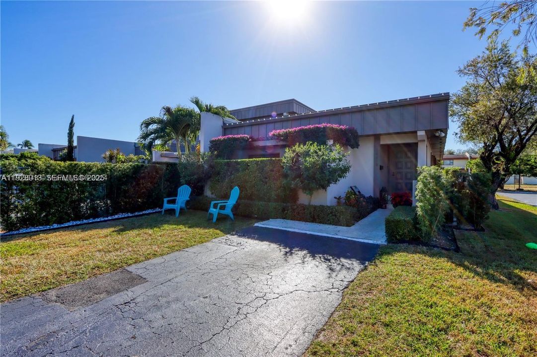 出租: $3,850 (3 贝兹, 2 浴室, 1446 平方英尺)