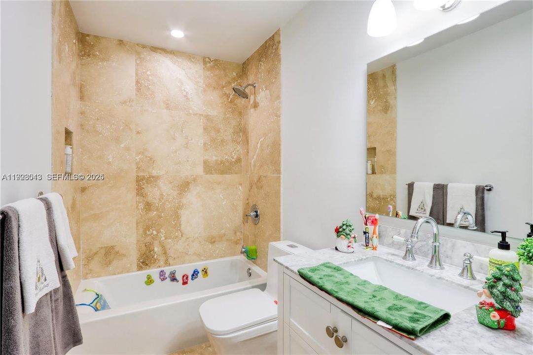 出租: $3,850 (3 贝兹, 2 浴室, 1446 平方英尺)