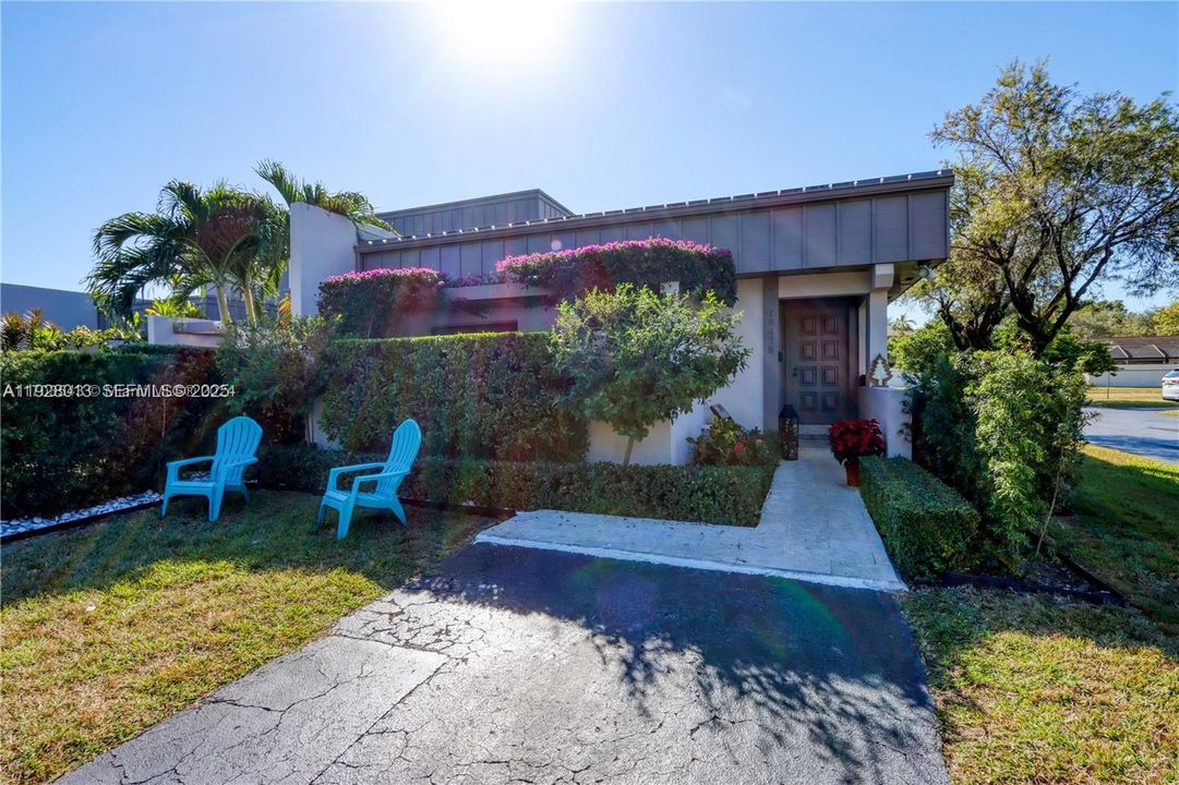 出租: $3,850 (3 贝兹, 2 浴室, 1446 平方英尺)