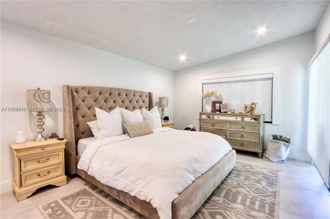 出租: $3,850 (3 贝兹, 2 浴室, 1446 平方英尺)