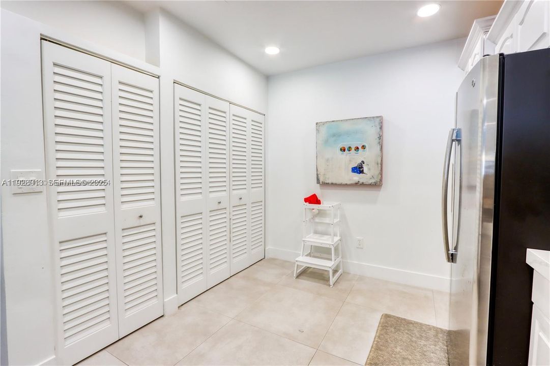 出租: $3,850 (3 贝兹, 2 浴室, 1446 平方英尺)