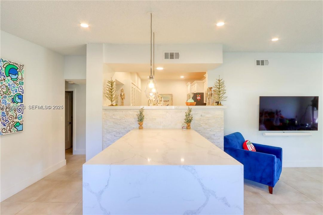 出租: $3,850 (3 贝兹, 2 浴室, 1446 平方英尺)