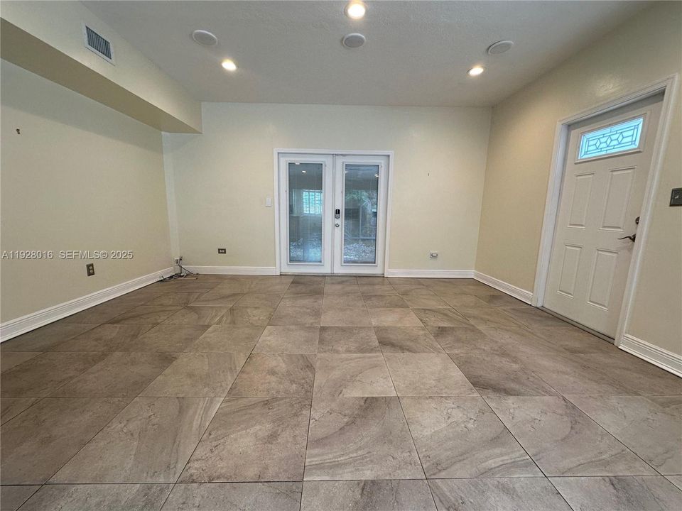 出租: $3,200 (2 贝兹, 2 浴室, 1362 平方英尺)