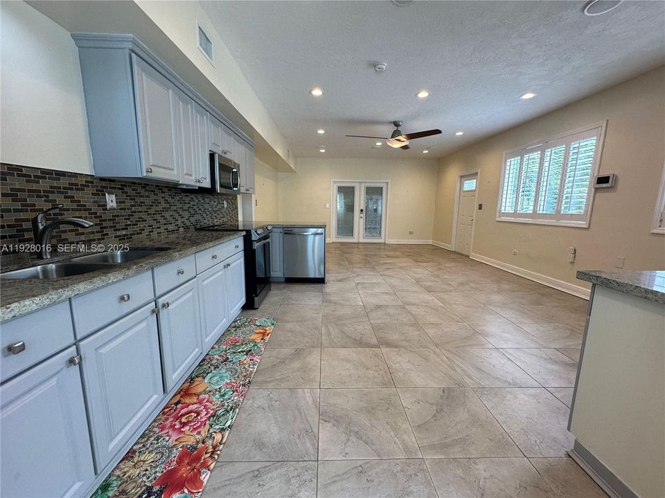 出租: $3,200 (2 贝兹, 2 浴室, 1362 平方英尺)