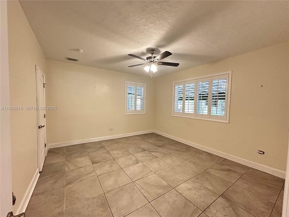 出租: $3,200 (2 贝兹, 2 浴室, 1362 平方英尺)