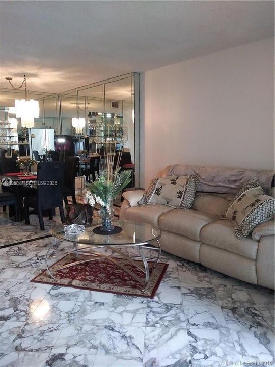 待售: $149,900 (1 贝兹, 1 浴室, 844 平方英尺)