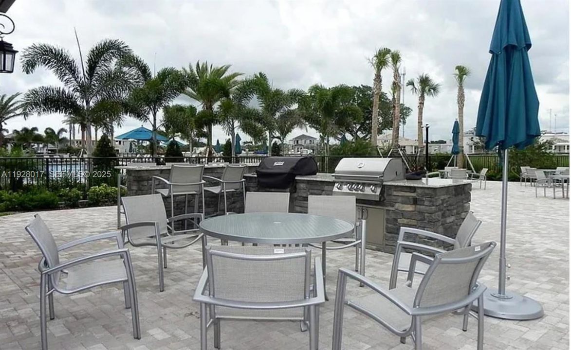 待售: $149,900 (1 贝兹, 1 浴室, 844 平方英尺)