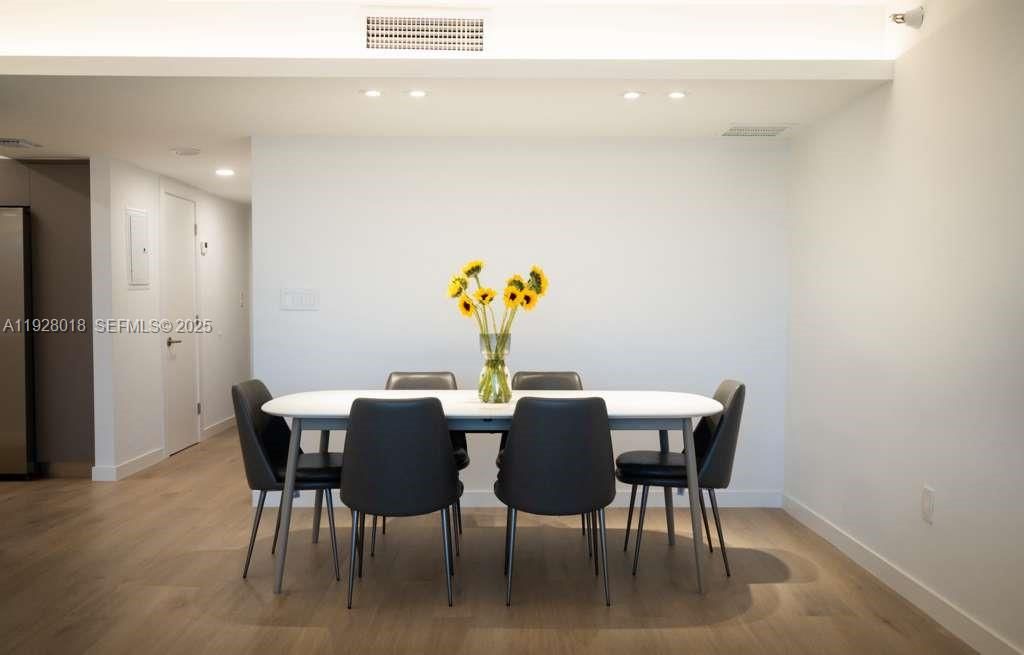 В аренду: $3,400 (2 спален, 2 ванн, 1038 Квадратных фут)