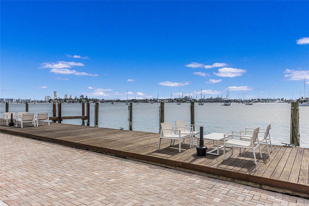 出租: $2,490 (1 贝兹, 1 浴室, 697 平方英尺)