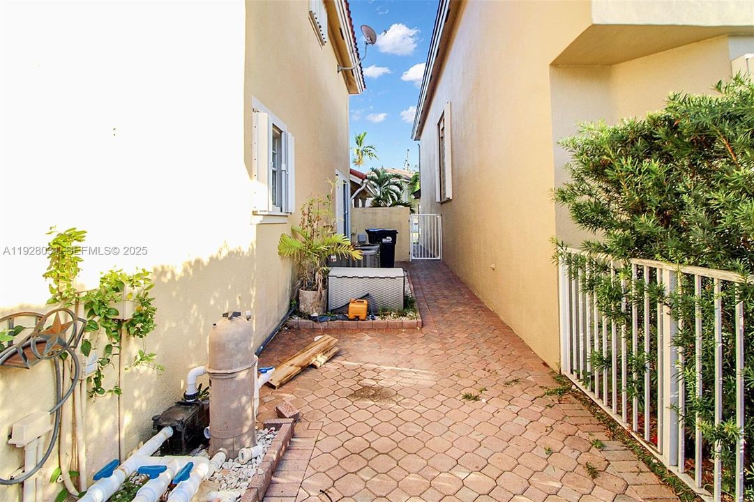 For Sale: $874,900 (4 beds, 2 baths, 2422 Square Feet)