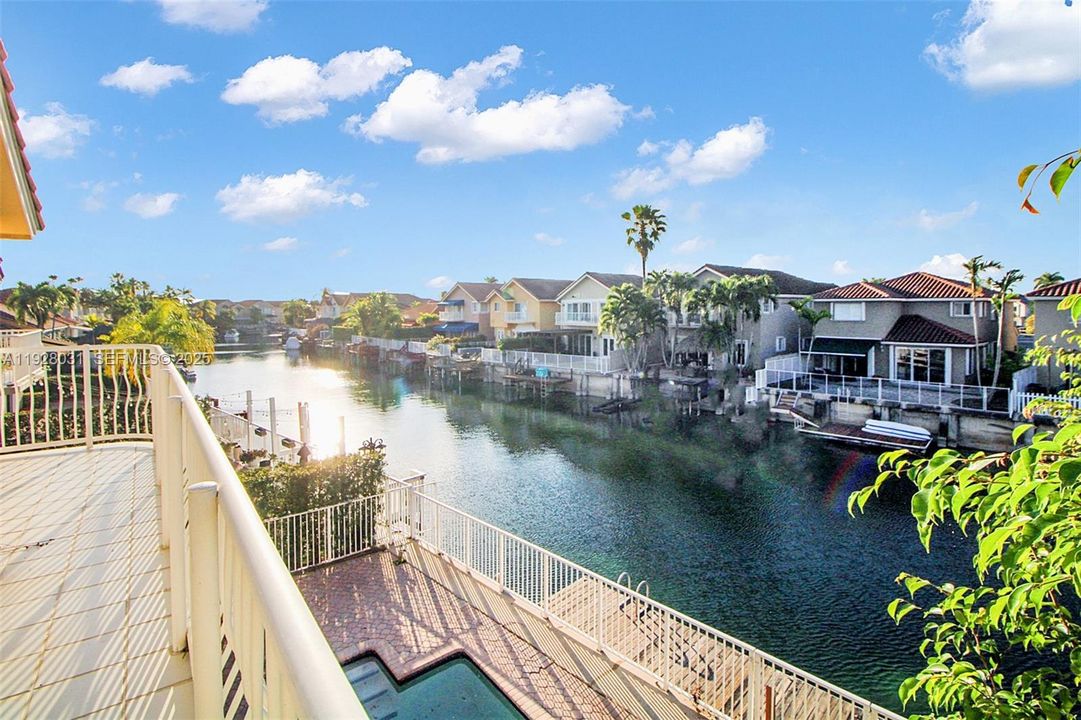 For Sale: $874,900 (4 beds, 2 baths, 2422 Square Feet)