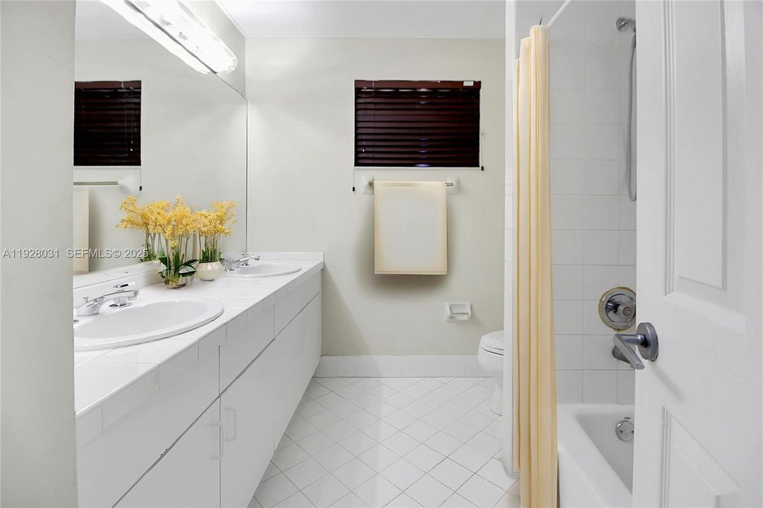 For Sale: $874,900 (4 beds, 2 baths, 2422 Square Feet)