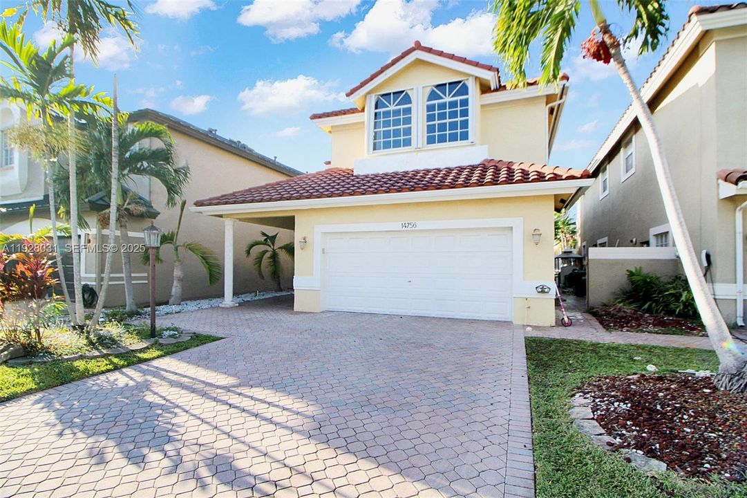 For Sale: $874,900 (4 beds, 2 baths, 2422 Square Feet)