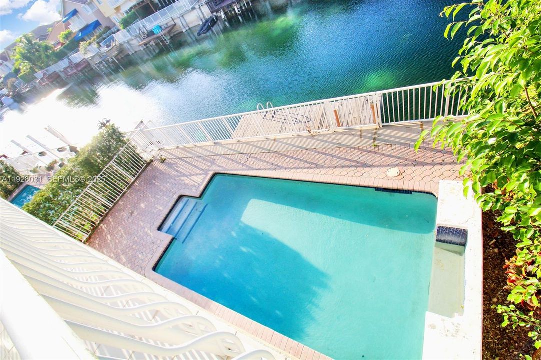 For Sale: $874,900 (4 beds, 2 baths, 2422 Square Feet)