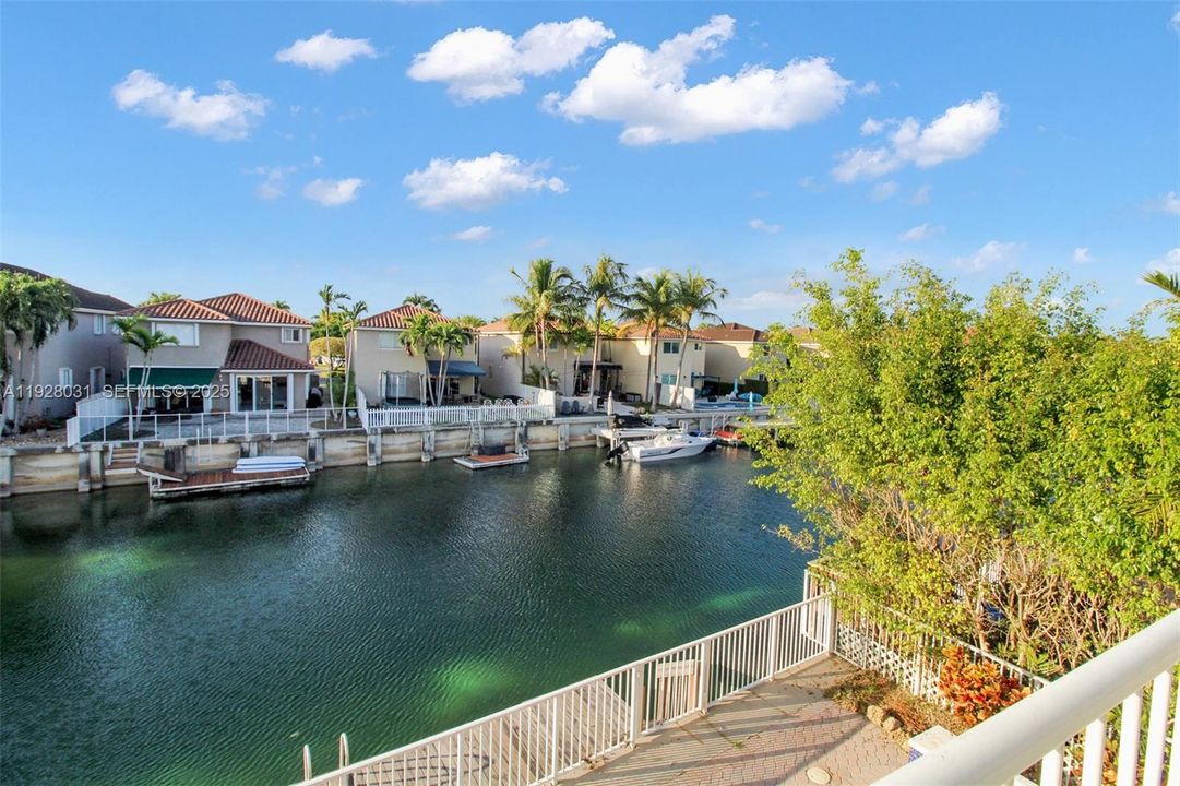 For Sale: $874,900 (4 beds, 2 baths, 2422 Square Feet)