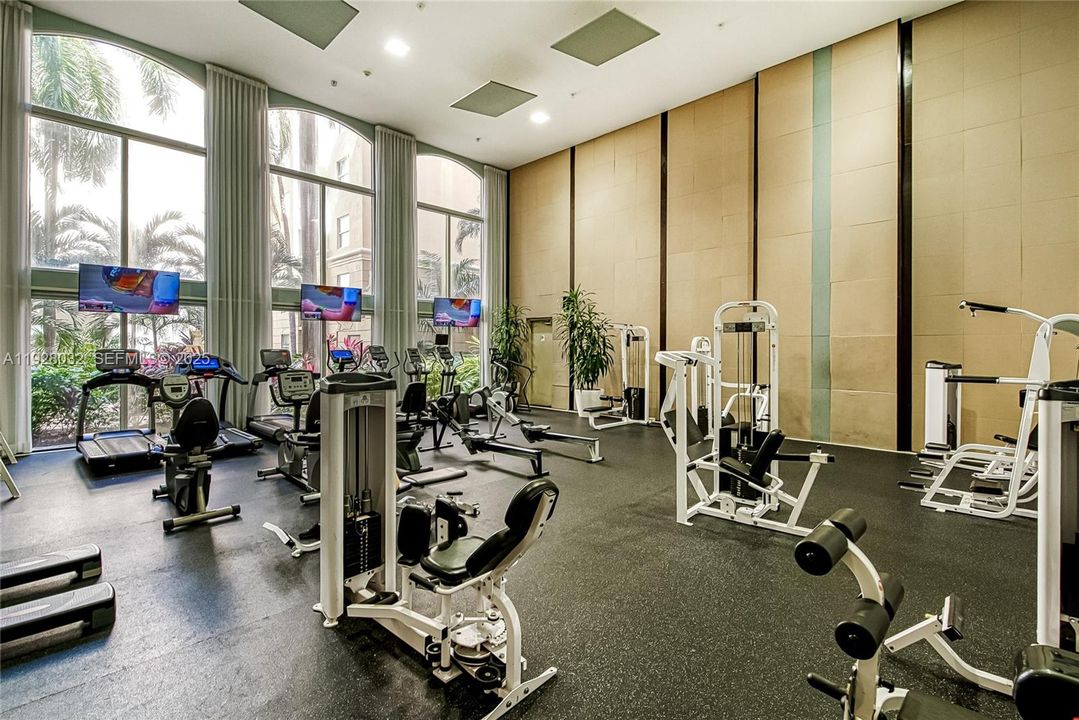 For Rent: $3,000 (2 beds, 1 baths, 907 Square Feet)