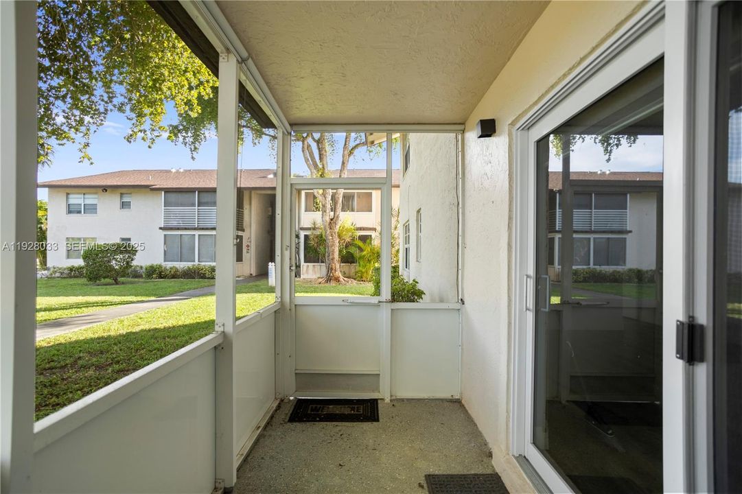 待售: $143,000 (1 贝兹, 1 浴室, 738 平方英尺)