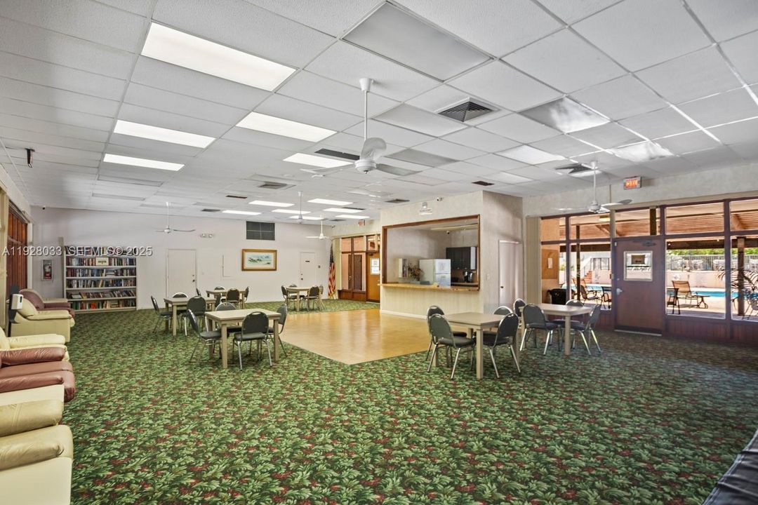 待售: $143,000 (1 贝兹, 1 浴室, 738 平方英尺)