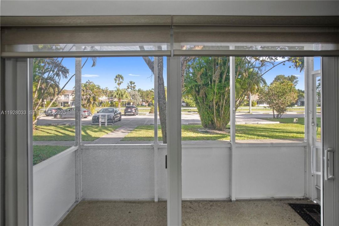 待售: $143,000 (1 贝兹, 1 浴室, 738 平方英尺)