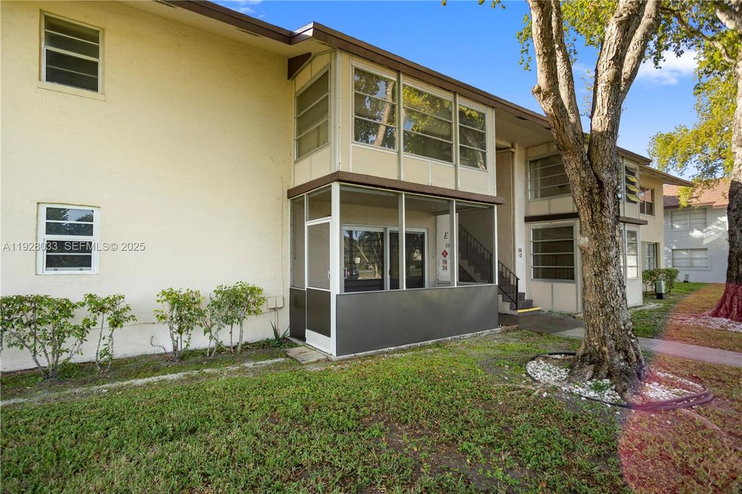 待售: $143,000 (1 贝兹, 1 浴室, 738 平方英尺)