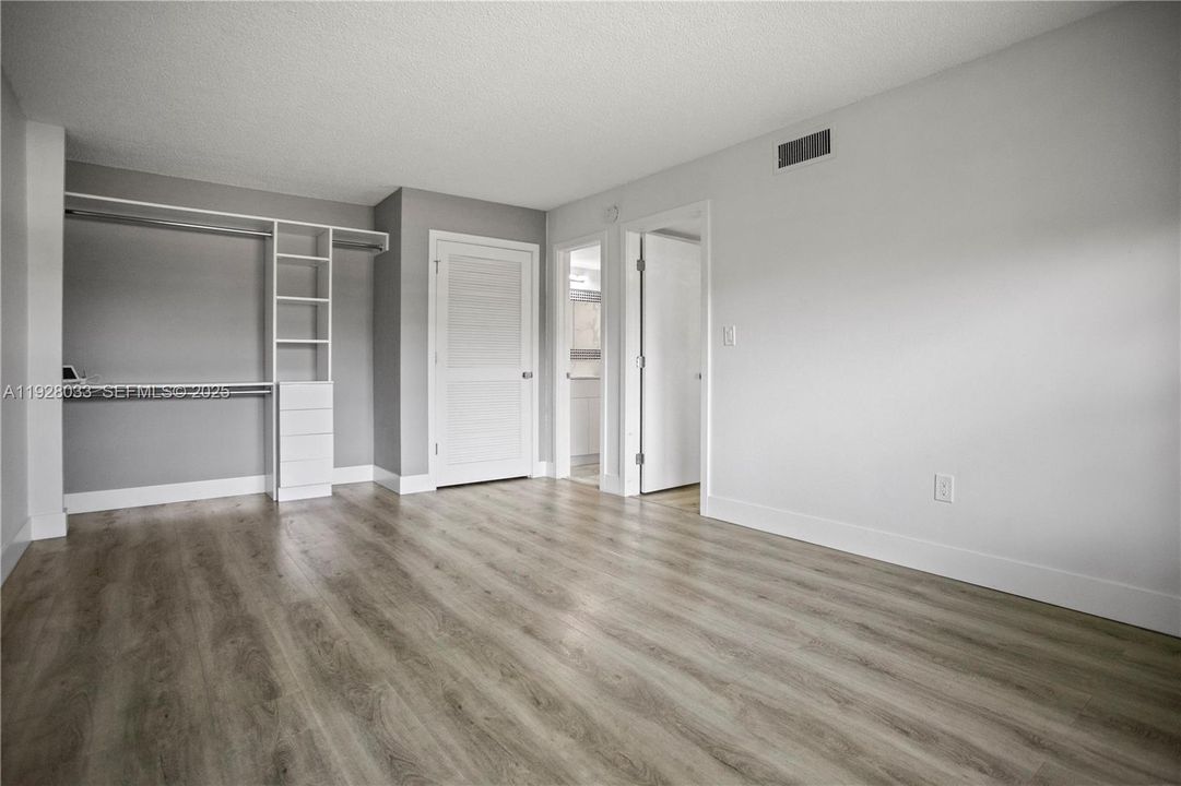 待售: $143,000 (1 贝兹, 1 浴室, 738 平方英尺)