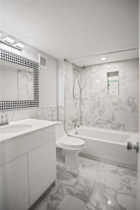 待售: $143,000 (1 贝兹, 1 浴室, 738 平方英尺)