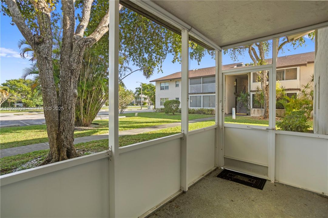 待售: $143,000 (1 贝兹, 1 浴室, 738 平方英尺)