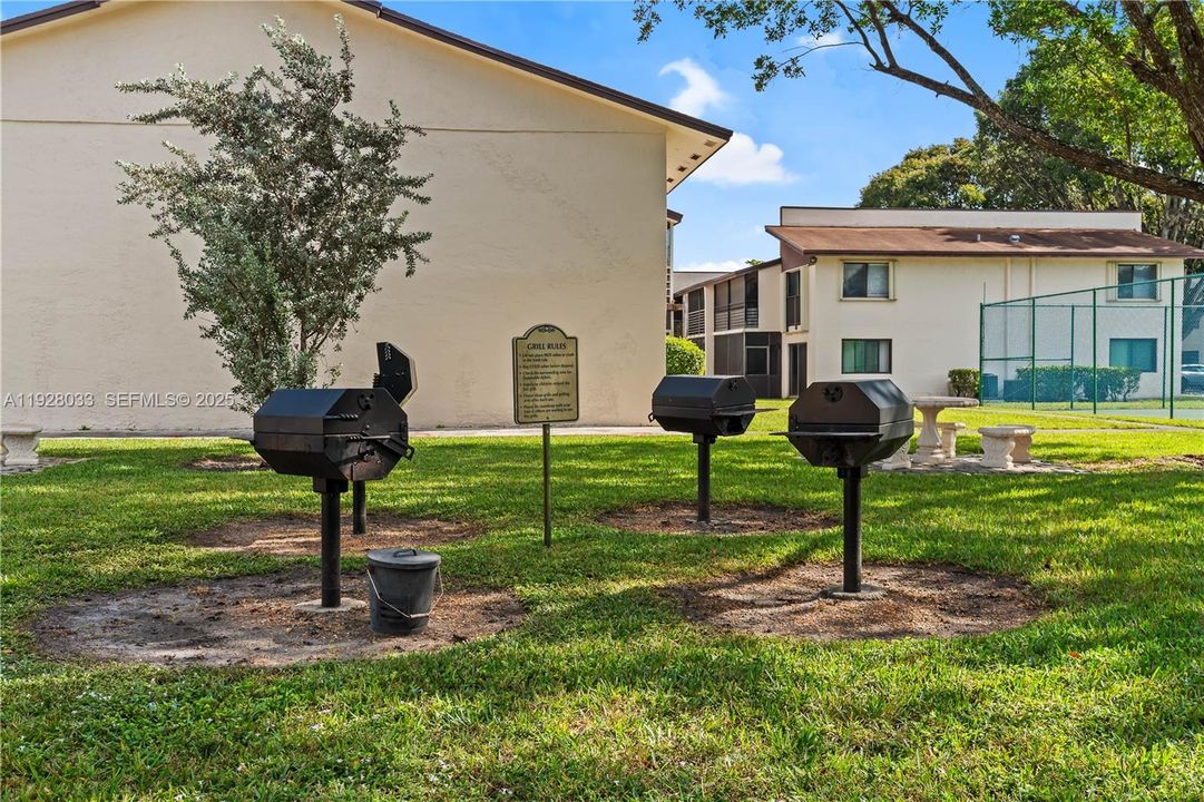 For Sale: $143,000 (1 beds, 1 baths, 738 Square Feet)