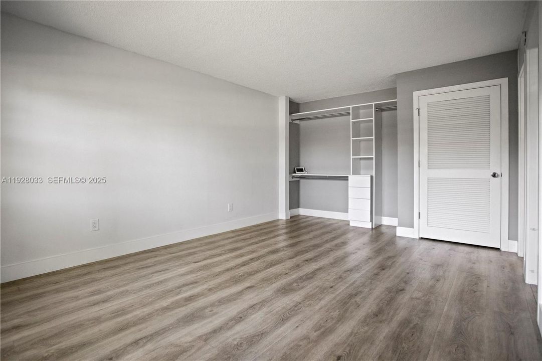 待售: $143,000 (1 贝兹, 1 浴室, 738 平方英尺)