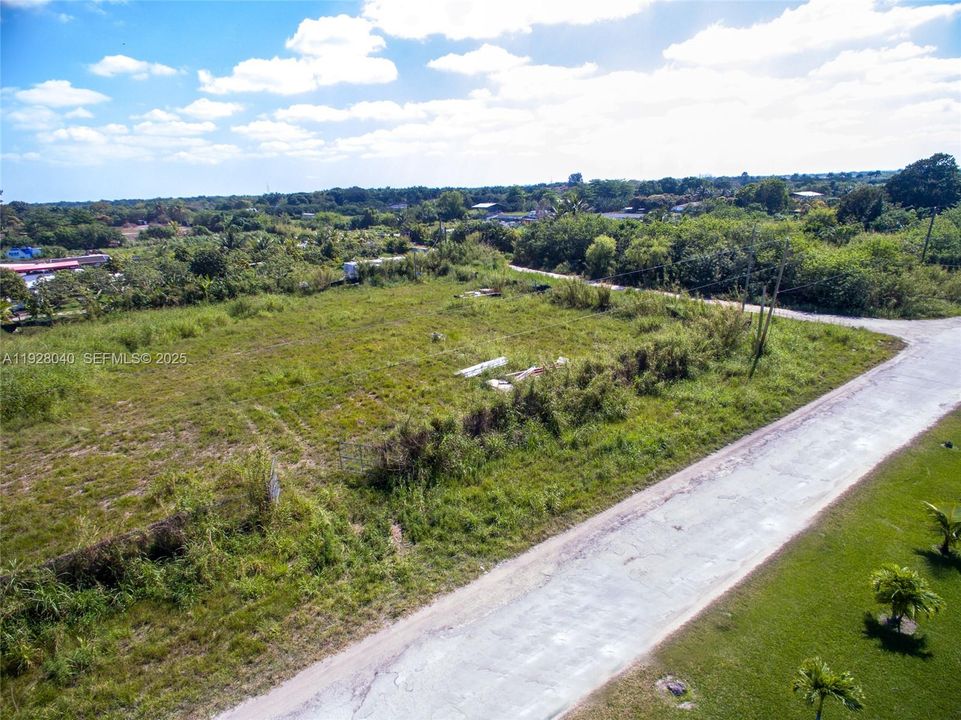 En Venta: $450,000 (1.77 acres)